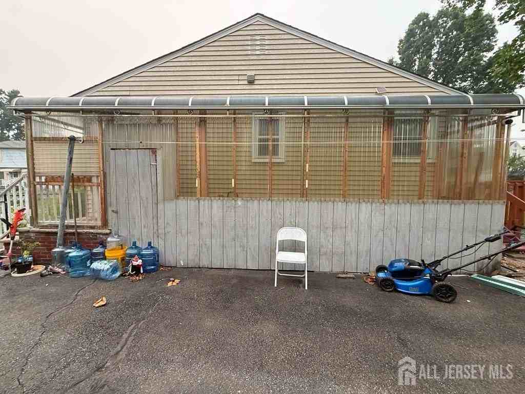 89 Oak Ln - Photo 3 of 16