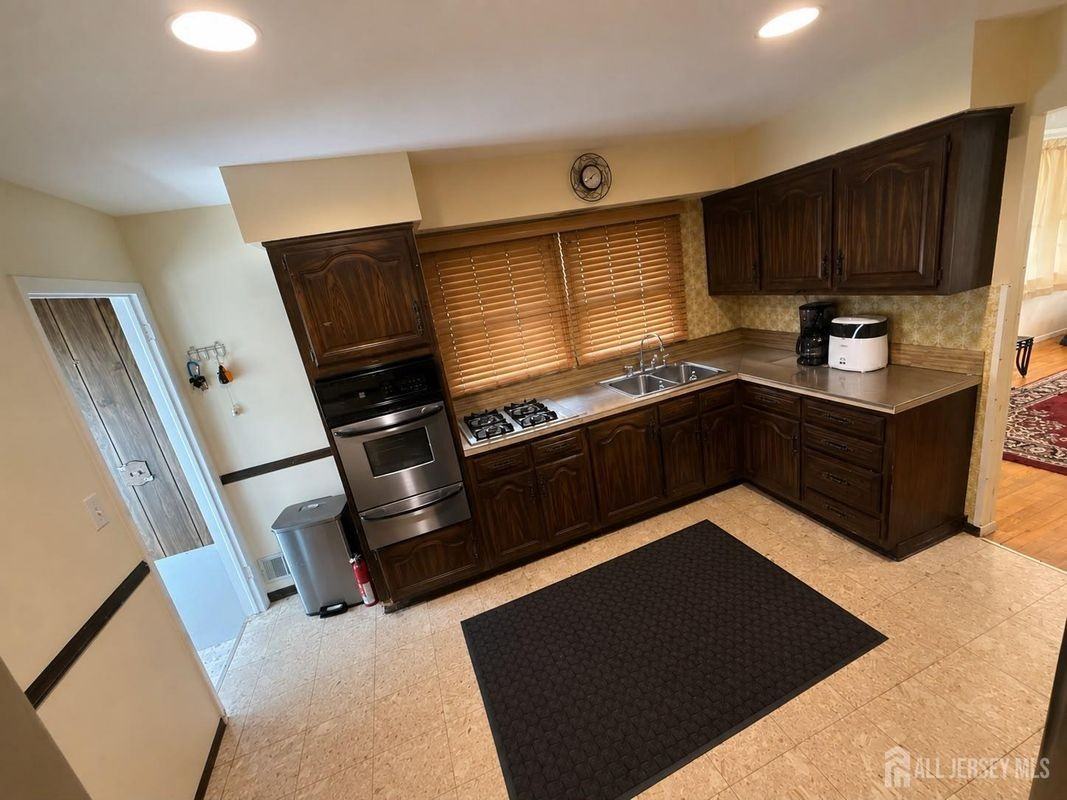 89 Oak Ln - Photo 5 of 16