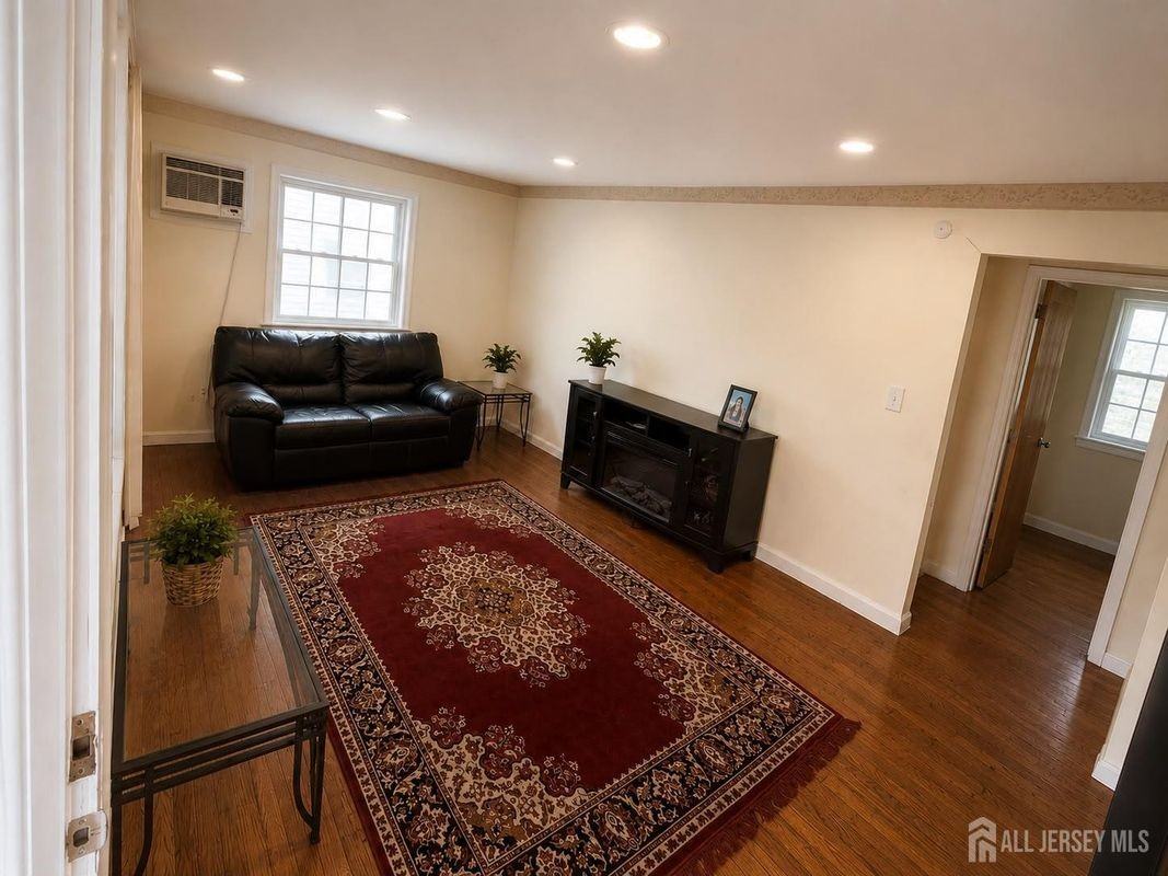 89 Oak Ln - Photo 6 of 16