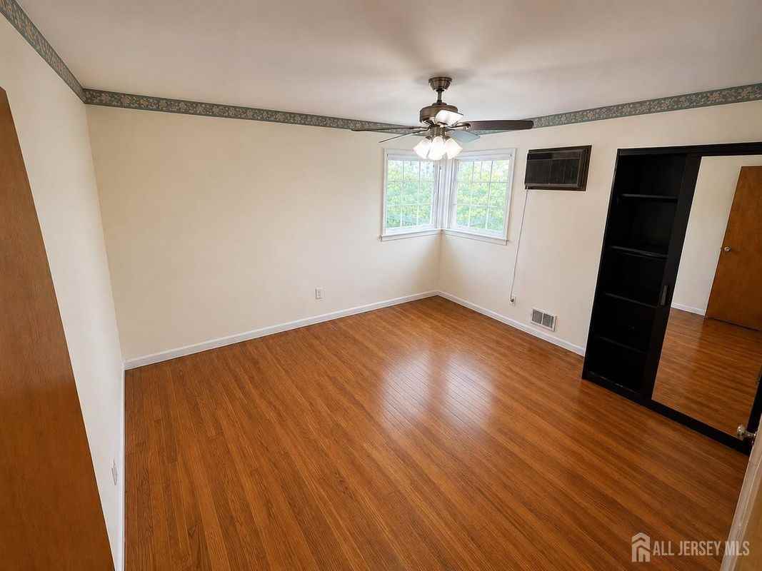89 Oak Ln - Photo 7 of 16