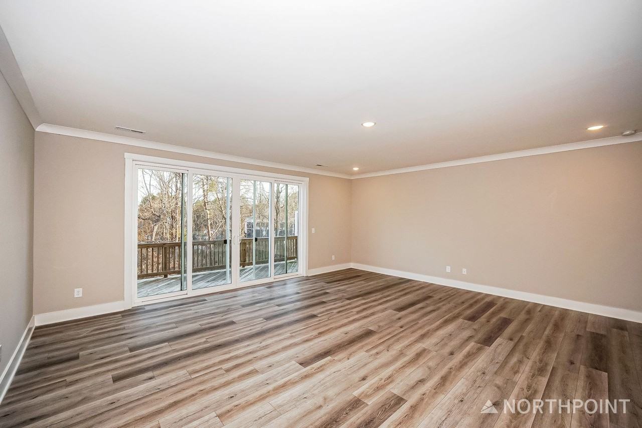 114 Glencoe Ln - Photo 7 of 23
