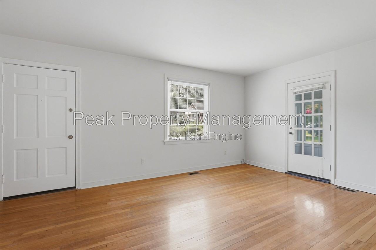 6410 Morningside Dr - Photo 6 of 23