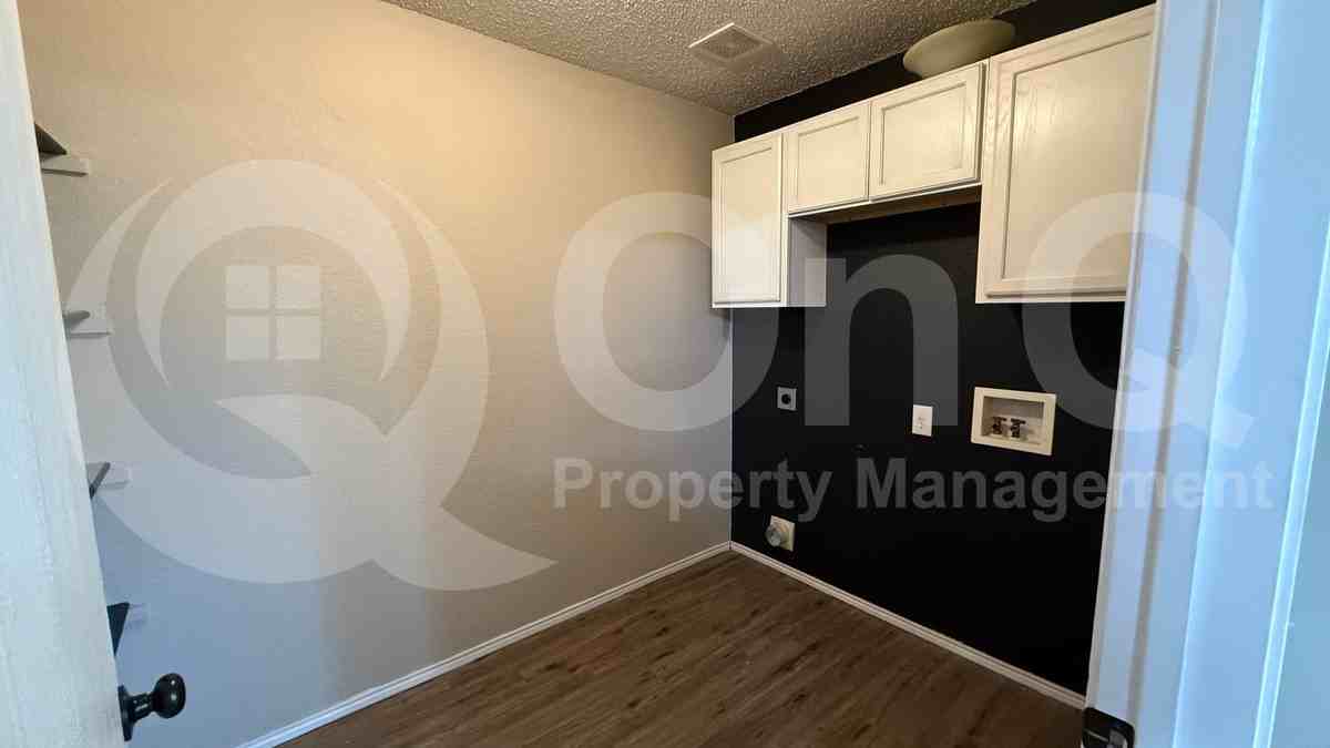 4937 Parkview Hills Ln - Photo 3 of 11