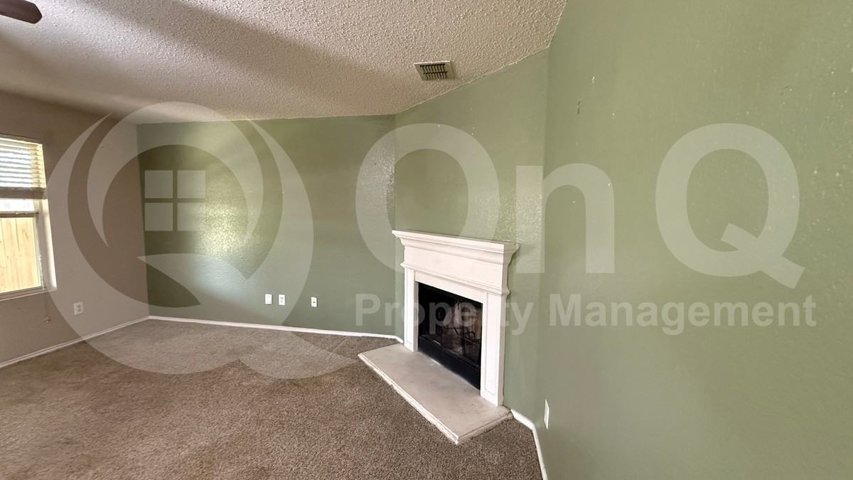 4937 Parkview Hills Ln - Photo 4 of 11