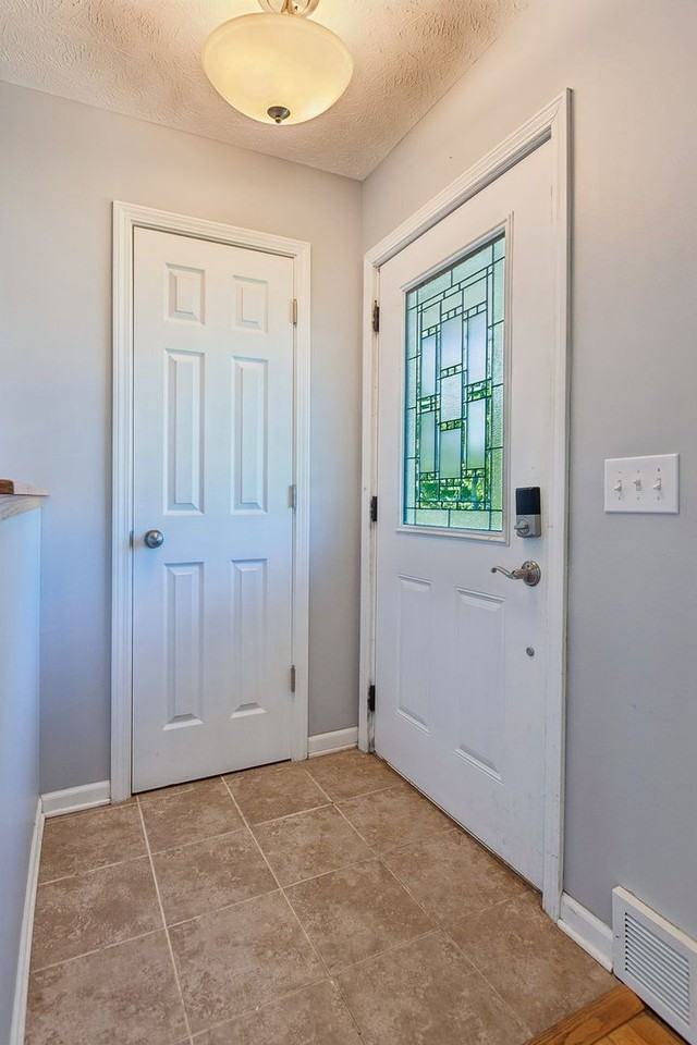 3101 S 36th St - Photo 4 of 29