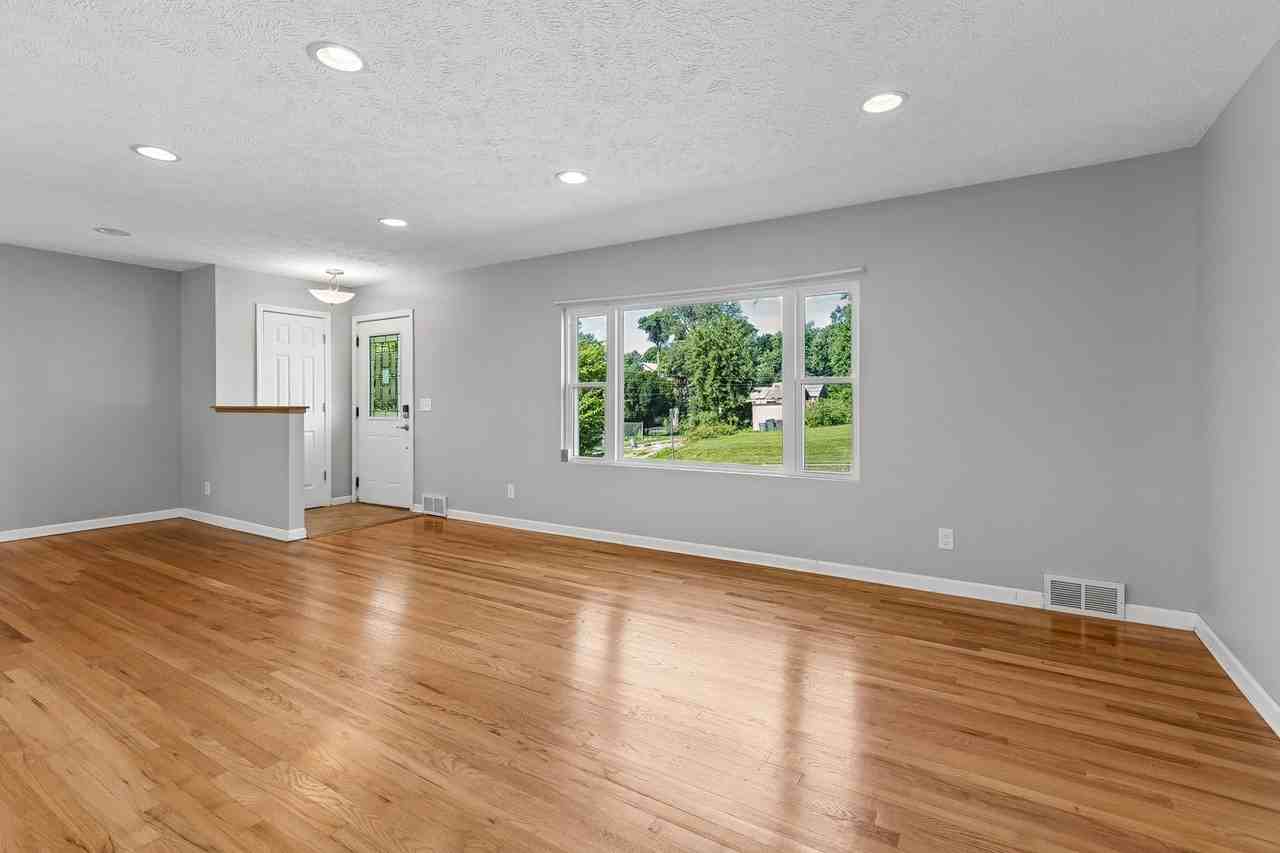 3101 S 36th St - Photo 6 of 29