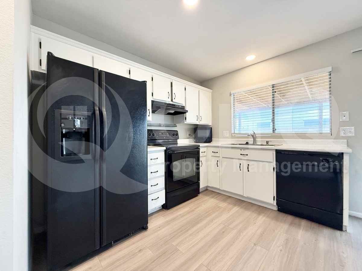 329 N 69th Ave - Photo 3 of 17