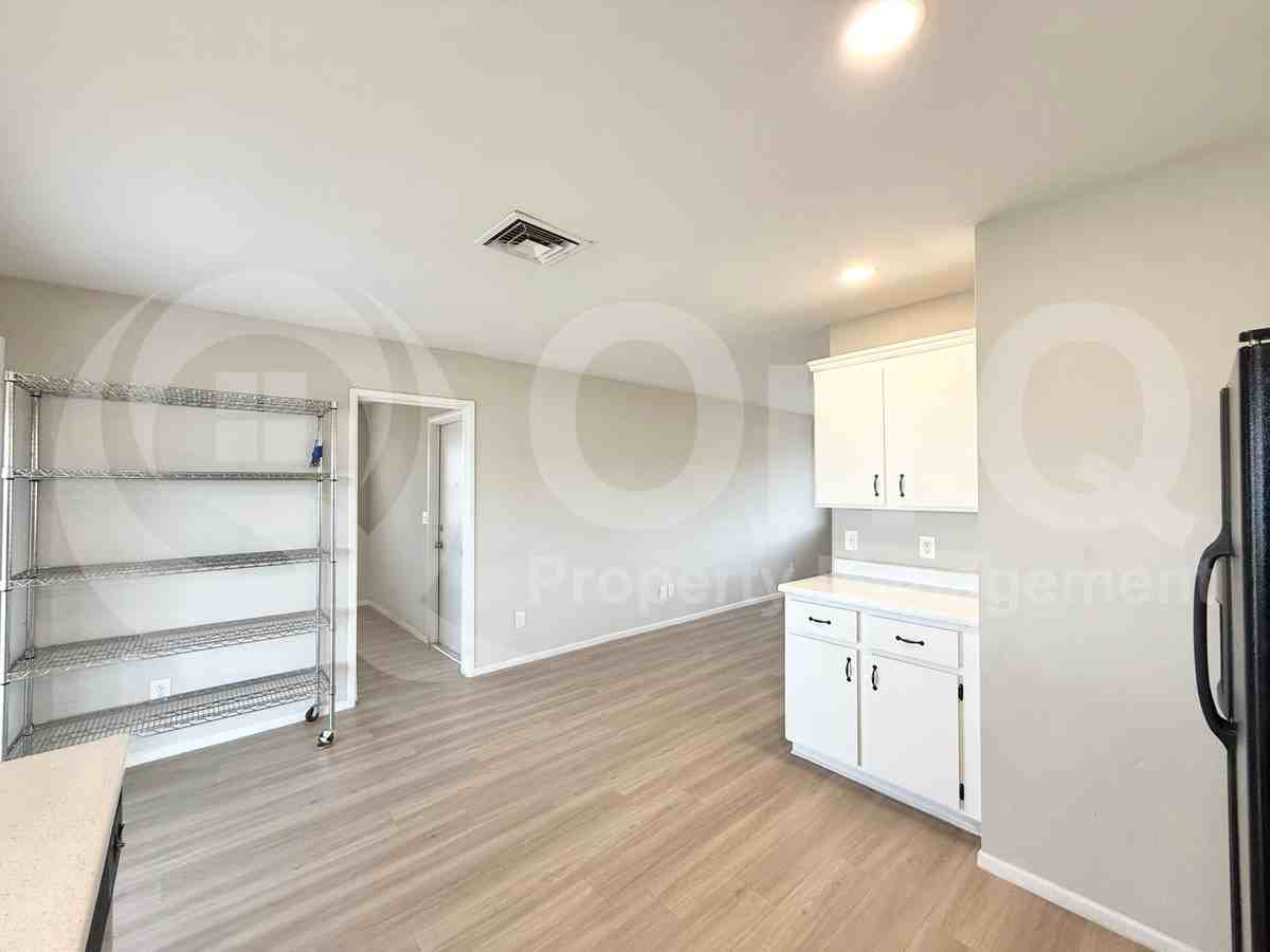 329 N 69th Ave - Photo 5 of 17