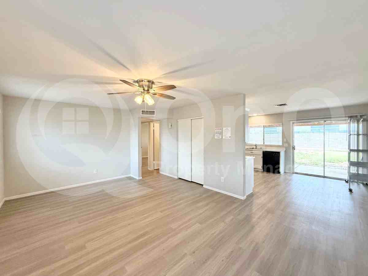 329 N 69th Ave - Photo 6 of 17