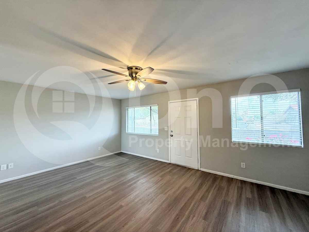 329 N 69th Ave - Photo 7 of 17