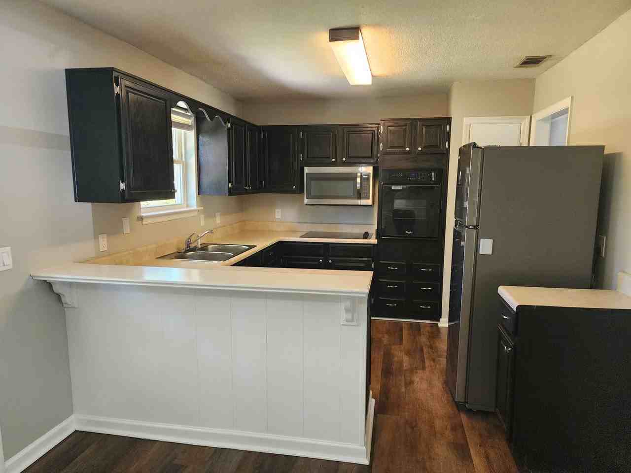 1336 Whitfield Park Dr - Photo 5 of 19