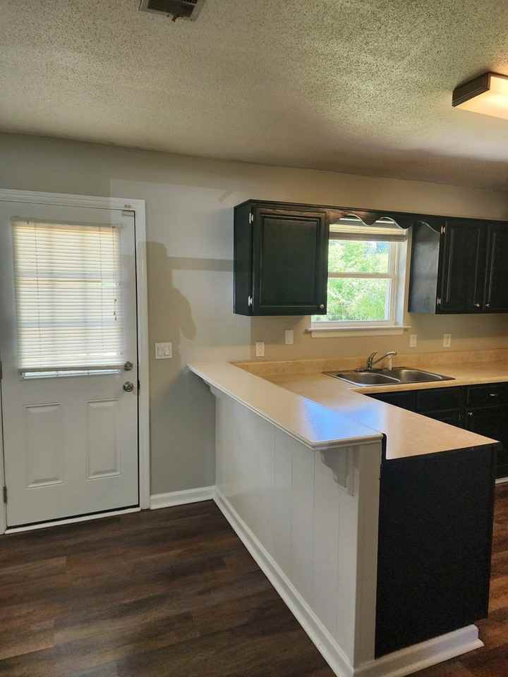 1336 Whitfield Park Dr - Photo 6 of 19