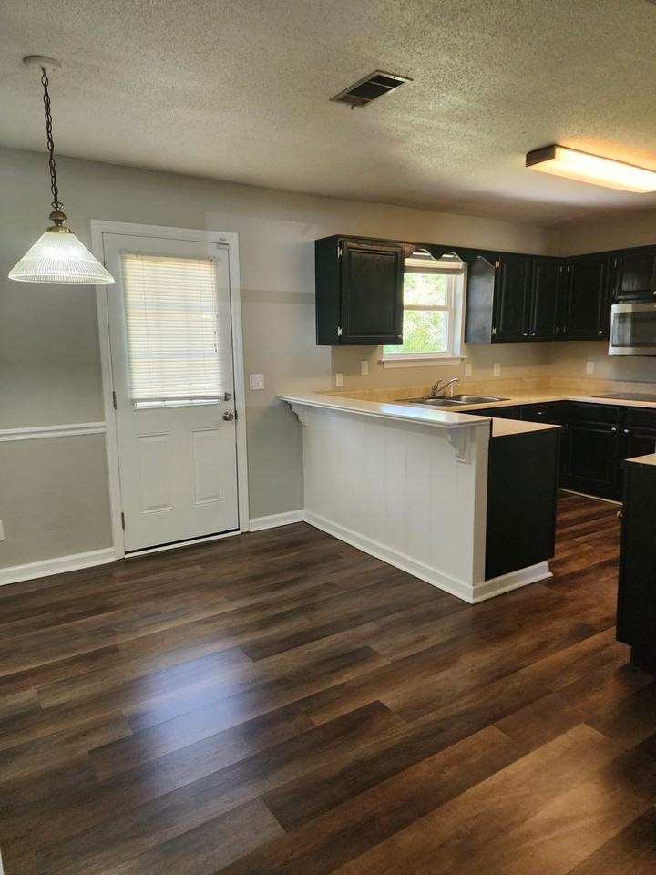 1336 Whitfield Park Dr - Photo 7 of 19