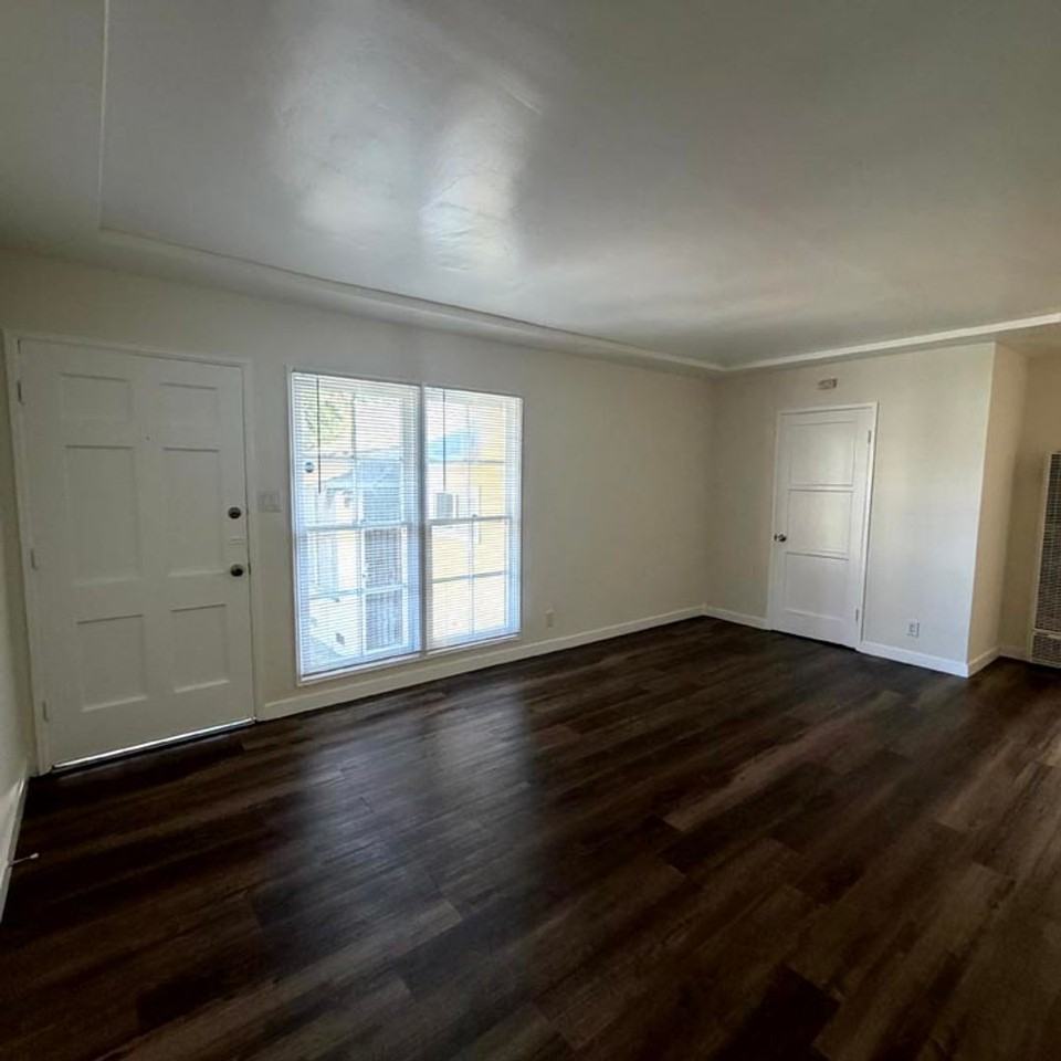 5113 W 20th St. - Photo 3 of 18