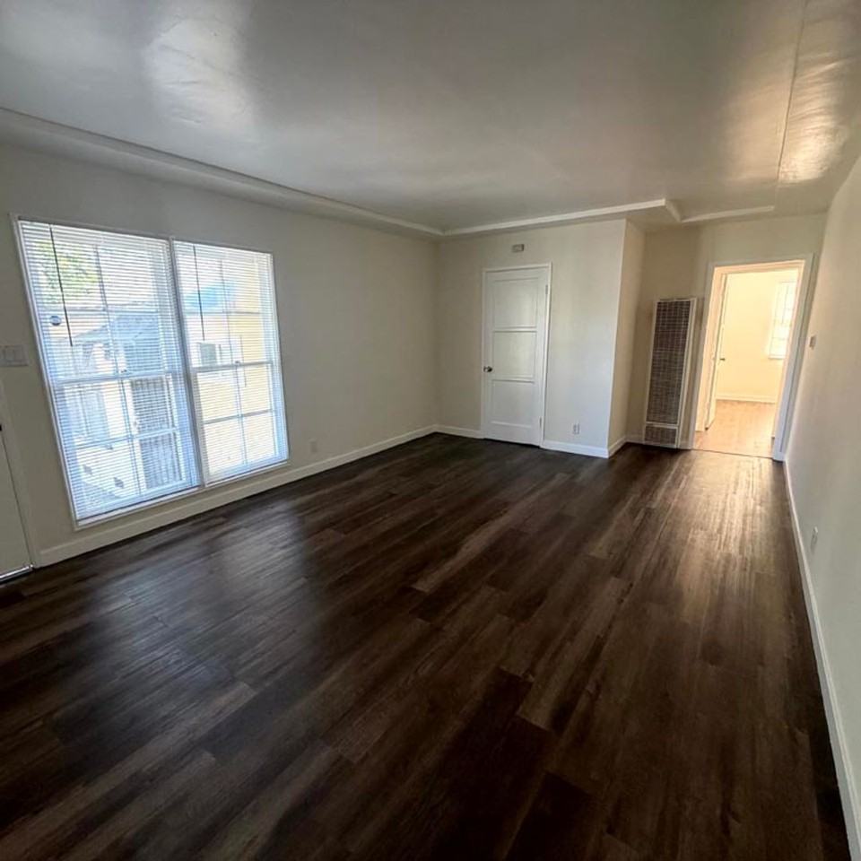 5113 W 20th St. - Photo 4 of 18