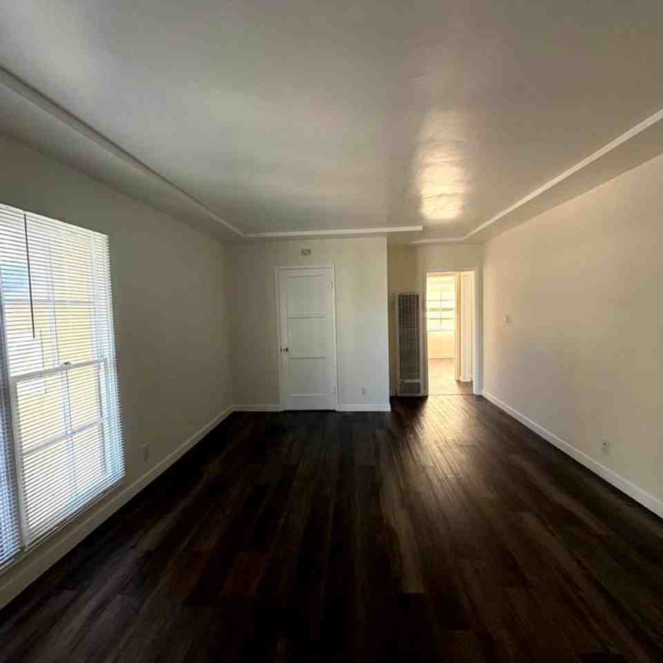 5113 W 20th St. - Photo 6 of 18