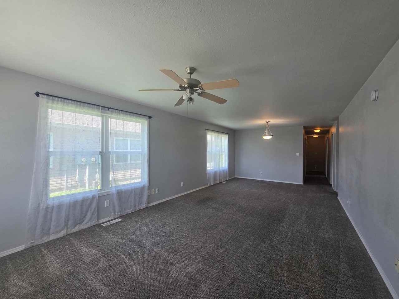 906 Whitetail Ct - Photo 3 of 27