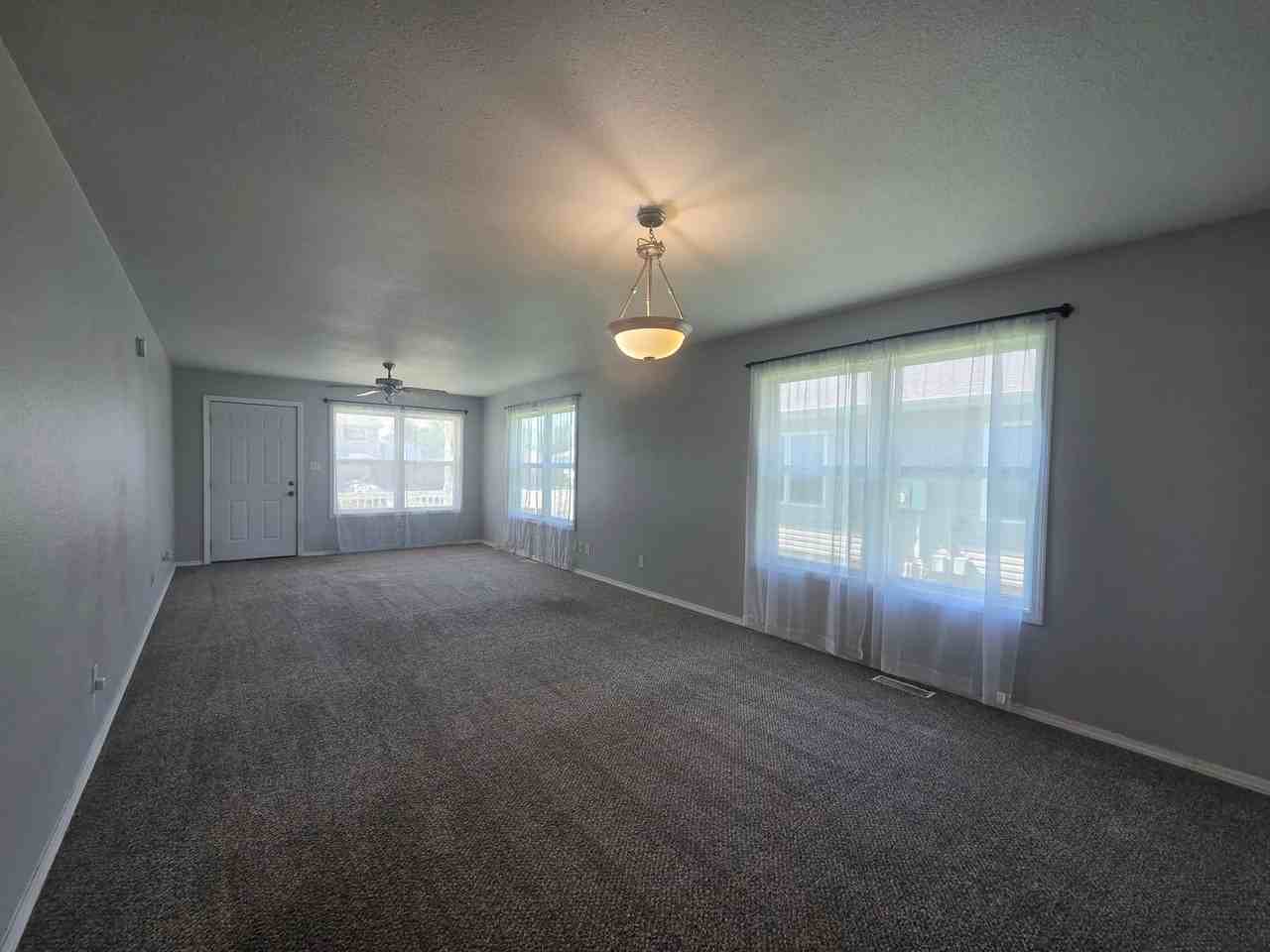 906 Whitetail Ct - Photo 5 of 27