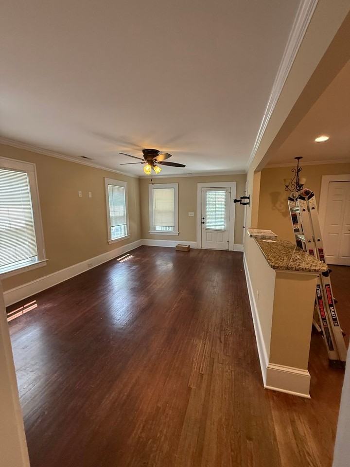 1724 Hawthorne Ln - Photo 6 of 22