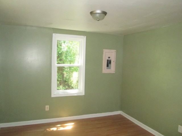 2123 Bayvale Rd - Photo 3 of 8