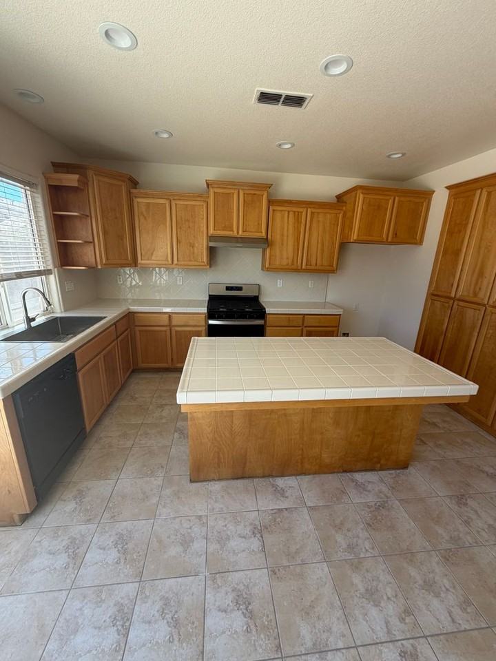 702 Chandon Dr - Photo 2 of 23