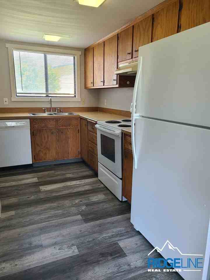 623 Willow Creek Ct - Photo 3 of 13