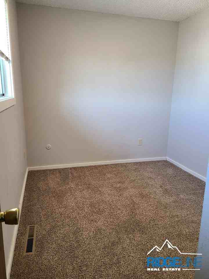 623 Willow Creek Ct - Photo 7 of 13
