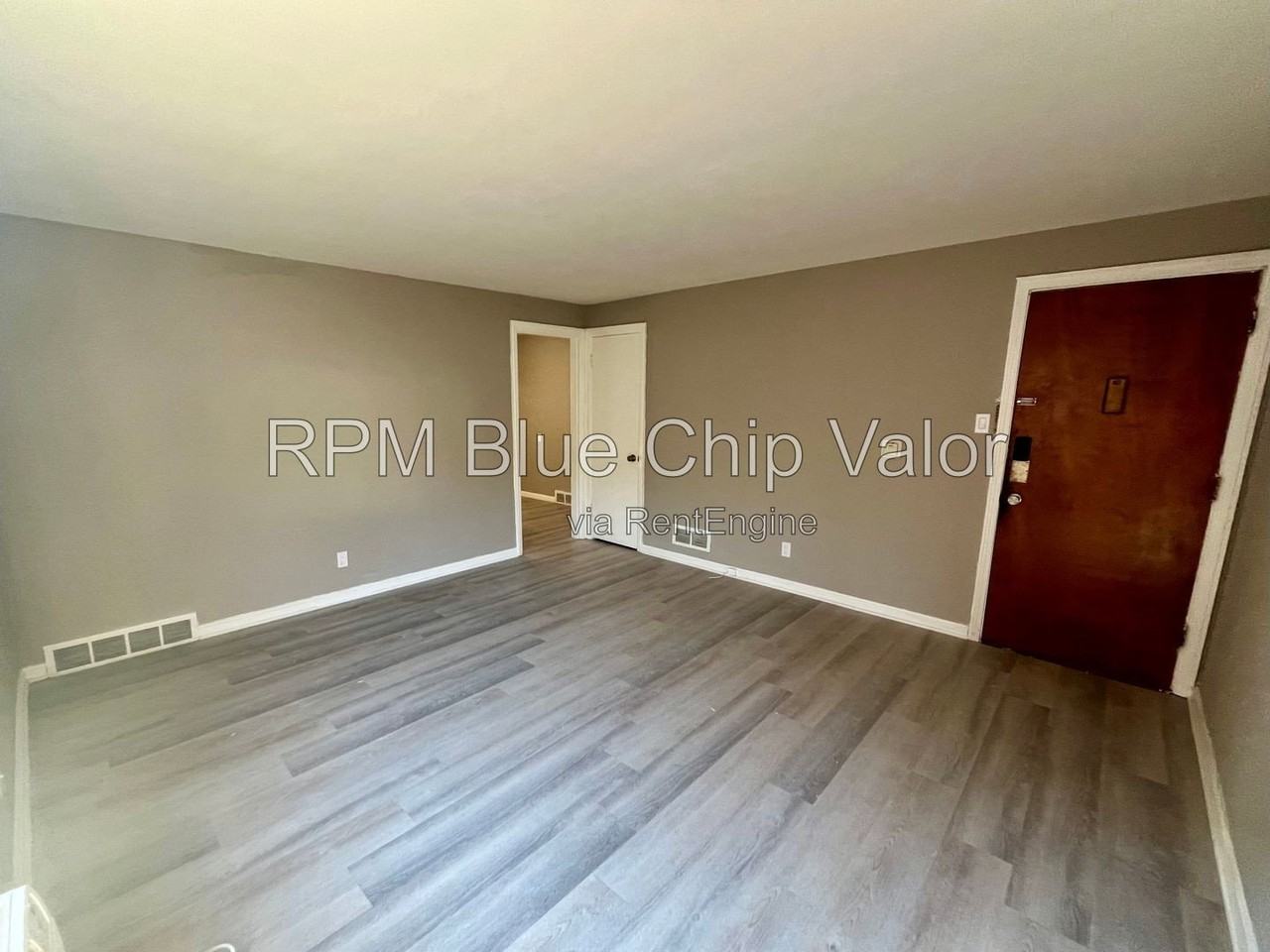 9481 Reading Rd #5 - Photo 4 of 11