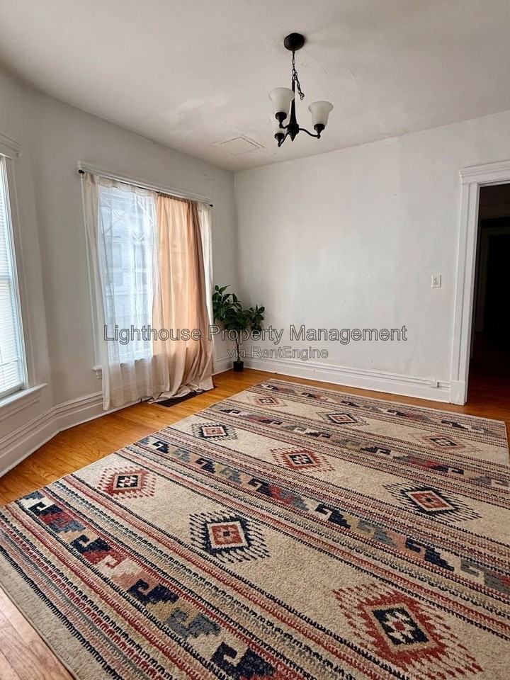 413 Locust St #1 - Photo 4 of 14