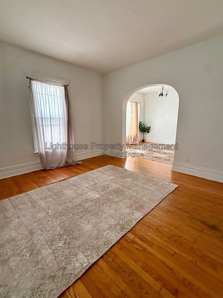 413 Locust St #1 - Photo 5 of 14