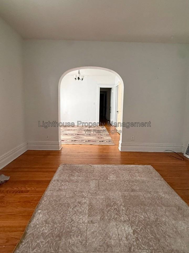 413 Locust St #1 - Photo 6 of 14