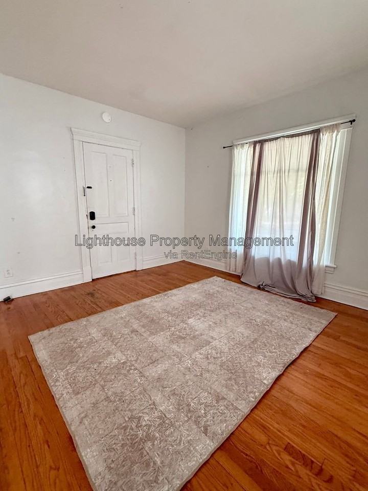 413 Locust St #1 - Photo 7 of 14