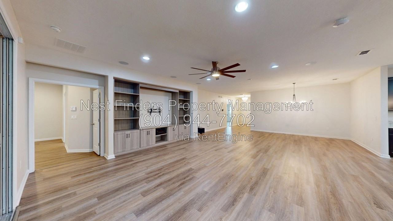 2704 Daylily Ln - Photo 7 of 32