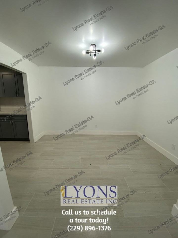 1028 S Gordon Ave - Photo 4 of 14