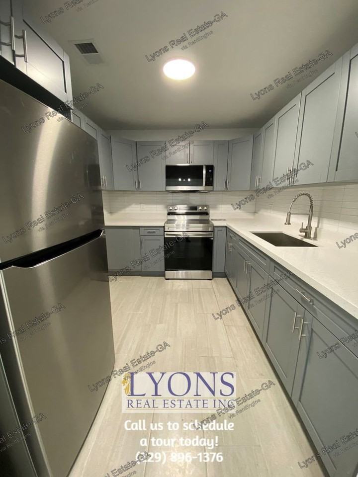 1028 S Gordon Ave - Photo 5 of 14