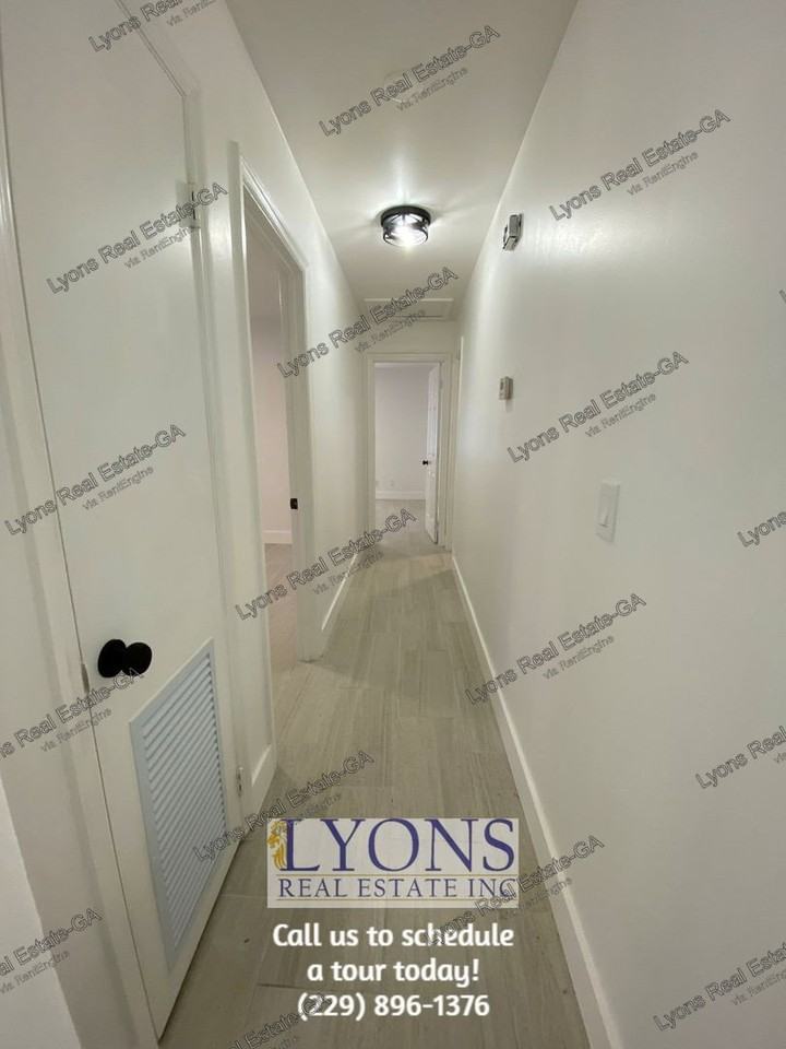 1028 S Gordon Ave - Photo 7 of 14