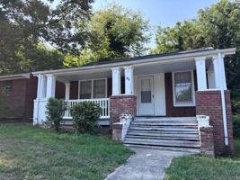 featured image of 206 E Whittington St