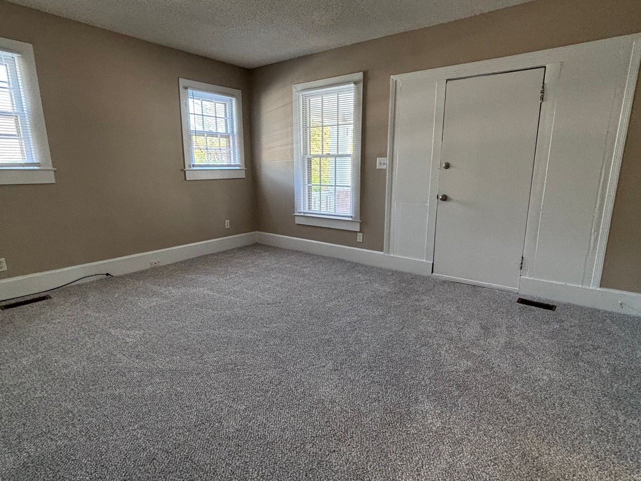 206 E Whittington St - Photo 2 of 11
