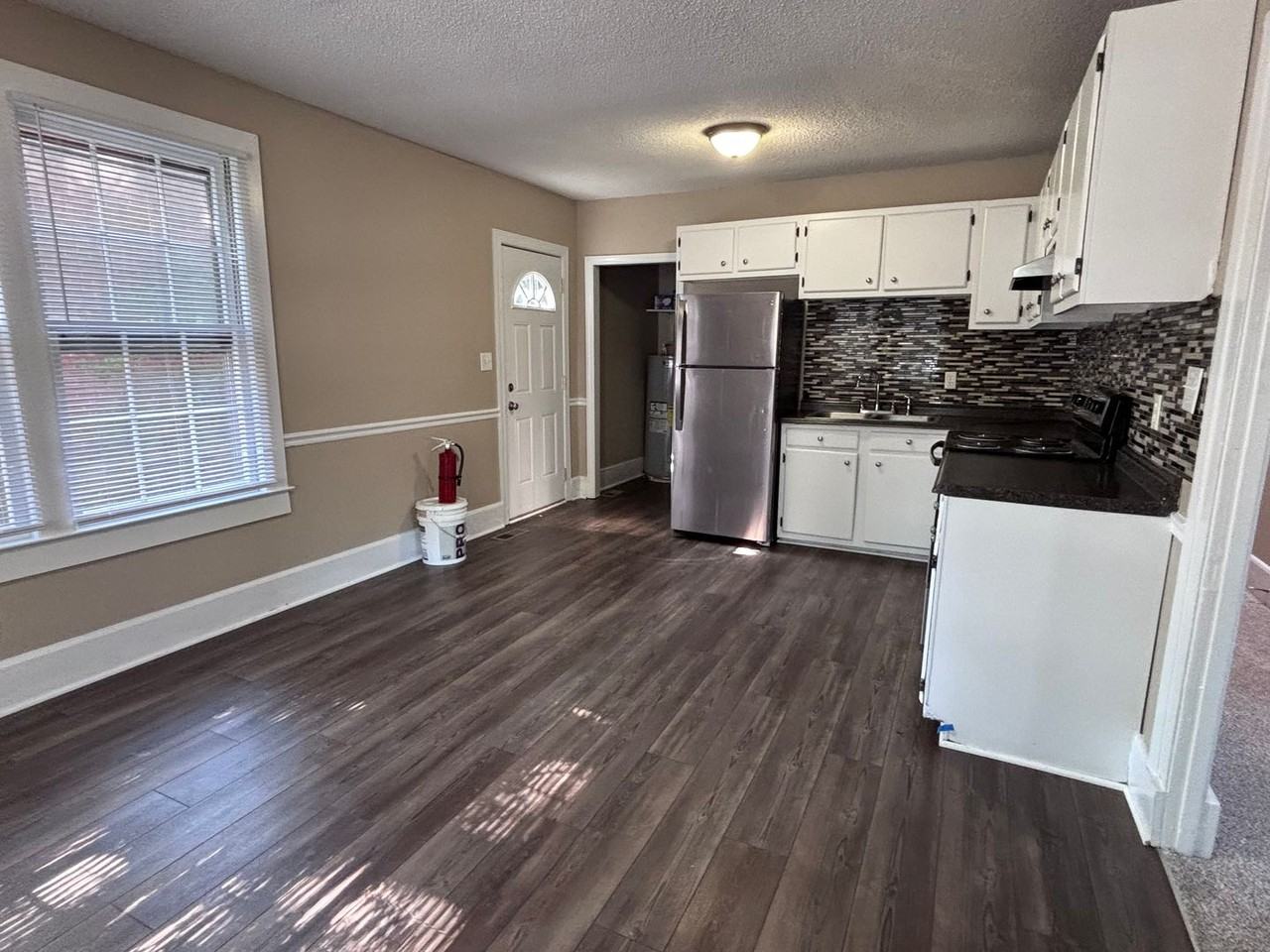 206 E Whittington St - Photo 4 of 11