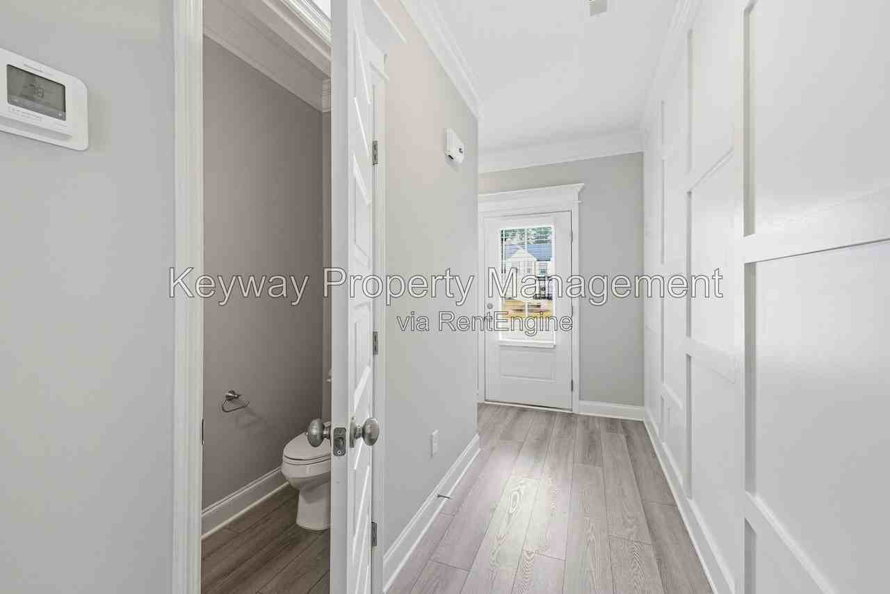 228 Linsmore Ln - Photo 5 of 26