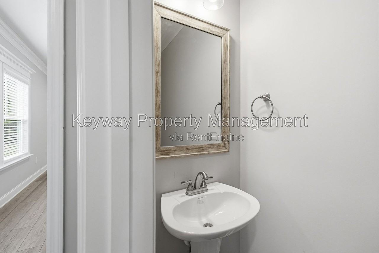 228 Linsmore Ln - Photo 6 of 26