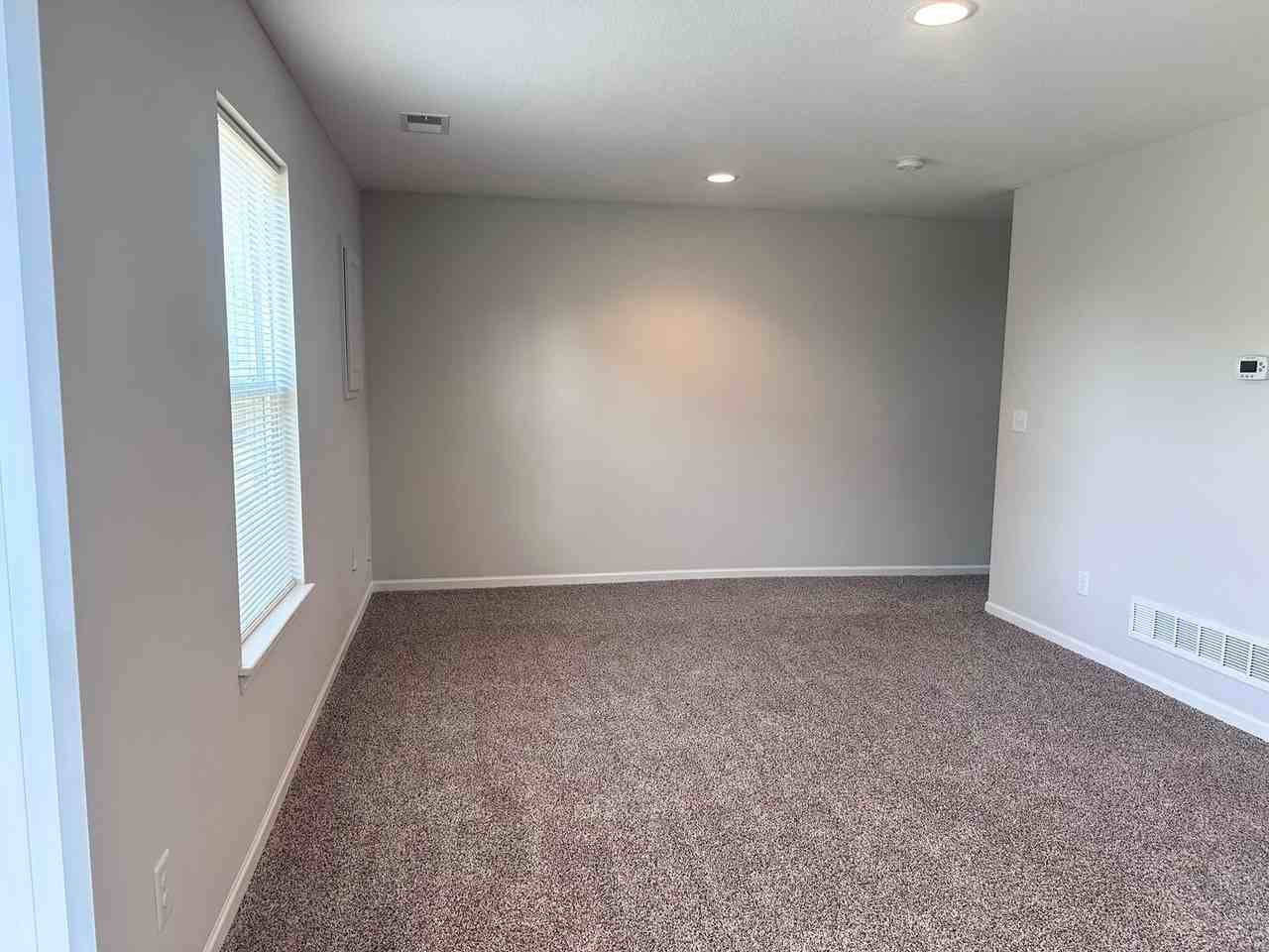 1540 Ne Erin Ct - Photo 3 of 17