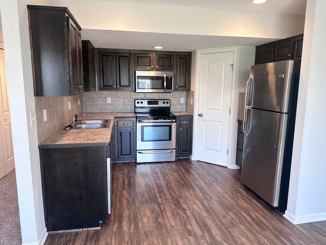 1540 Ne Erin Ct - Photo 4 of 17