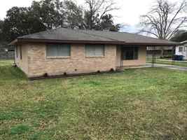 featured image of 717 Alice Dr