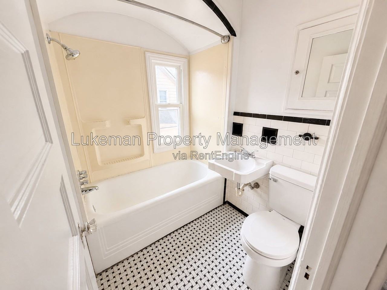 917 Oak St #2 - Photo 5 of 7