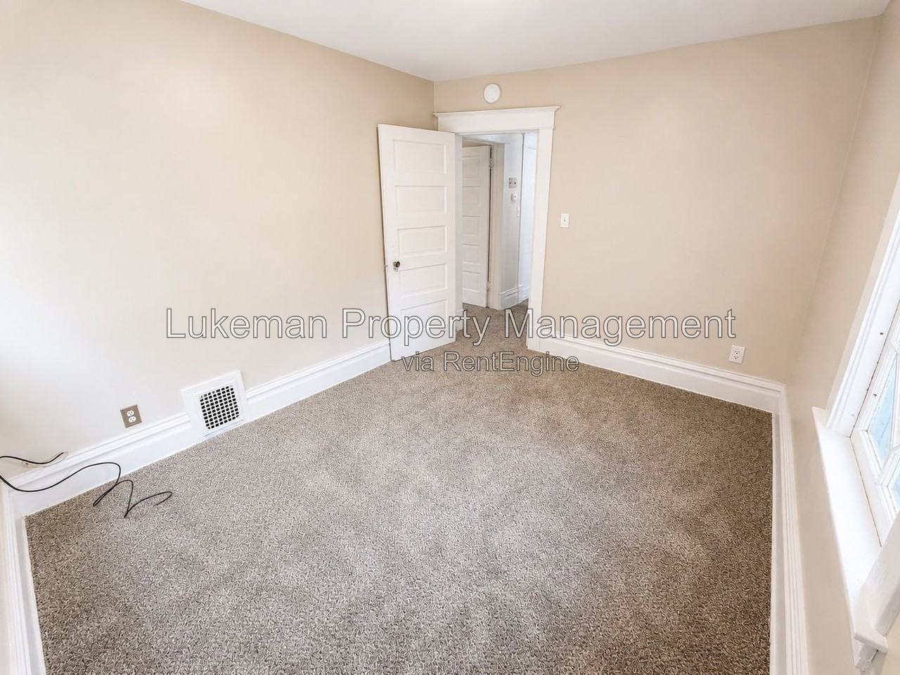 917 Oak St #2 - Photo 3 of 7