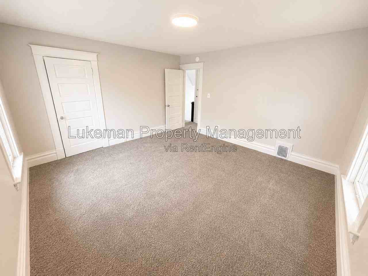 917 Oak St #2 - Photo 4 of 7