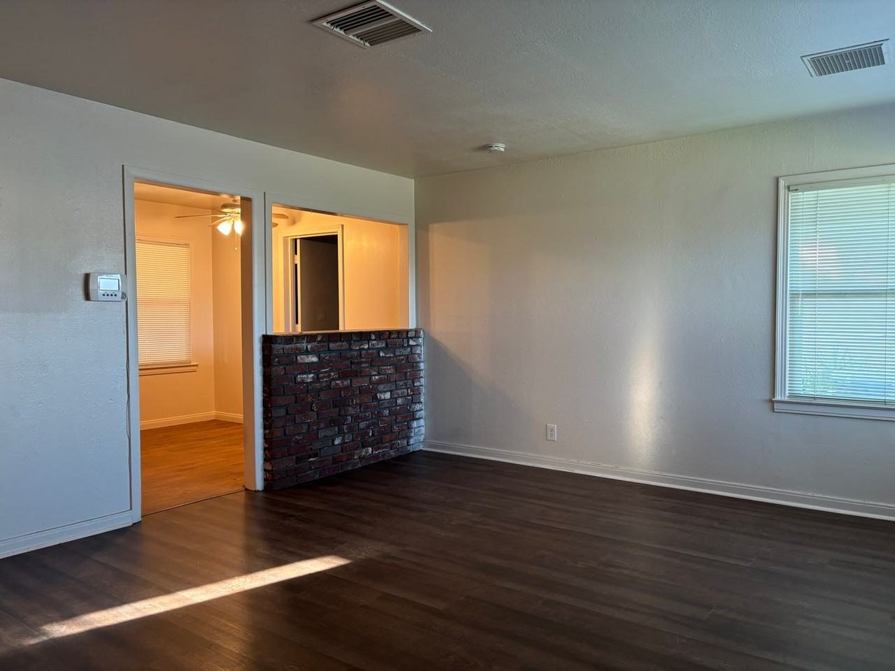 1214 W Pontiac Way - Photo 4 of 9