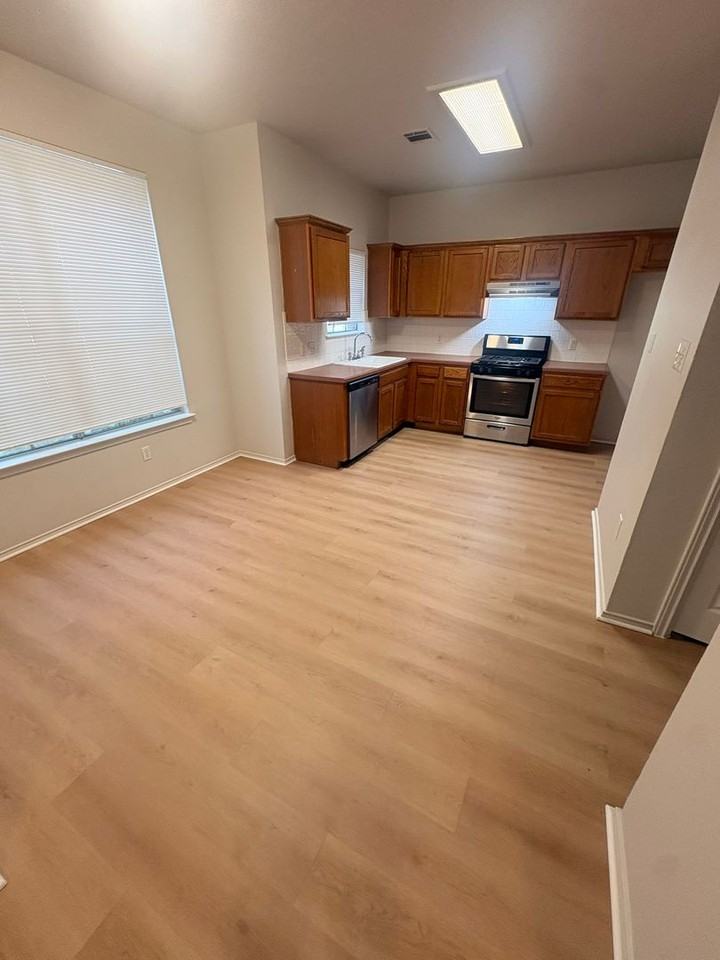 17314 Tobermory Dr - Photo 4 of 23
