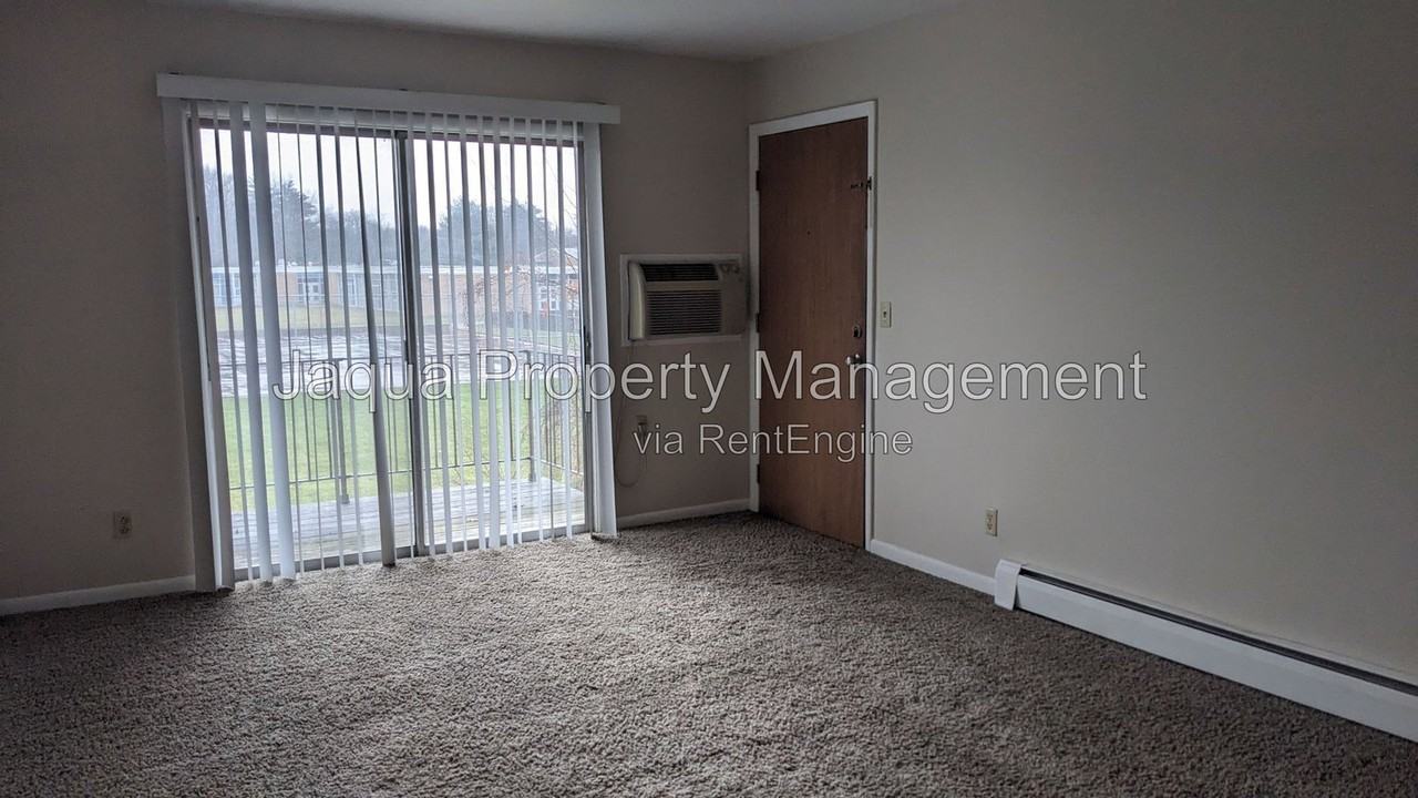 2135 Cambridge Dr #2D - Photo 3 of 11